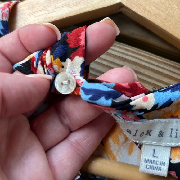 Women’s Alex & Lili large Vibrant Floral  Blouse - Picture 3 of 8